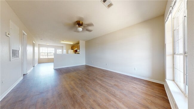 Building Photo - 1509 Hollow Hill Dr