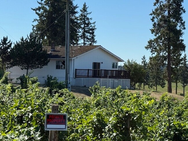 Building Photo - 4 Bedroom 2 Bath Country home Dundee OR. P...