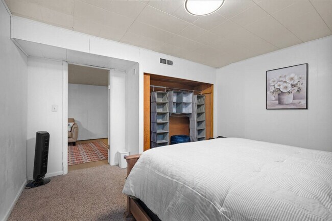 Building Photo - 428 Edwards Ave