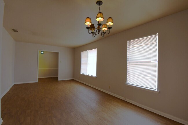 Building Photo - 3202 Autumn Leaves Dr