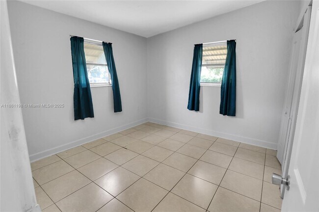 Building Photo - 272 NW 30th Terrace