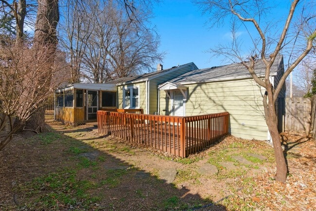 Building Photo - 1354 E Walnut St