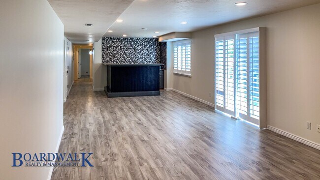 Building Photo - Modern Living Meets Mountain Lifestyle in Sandy