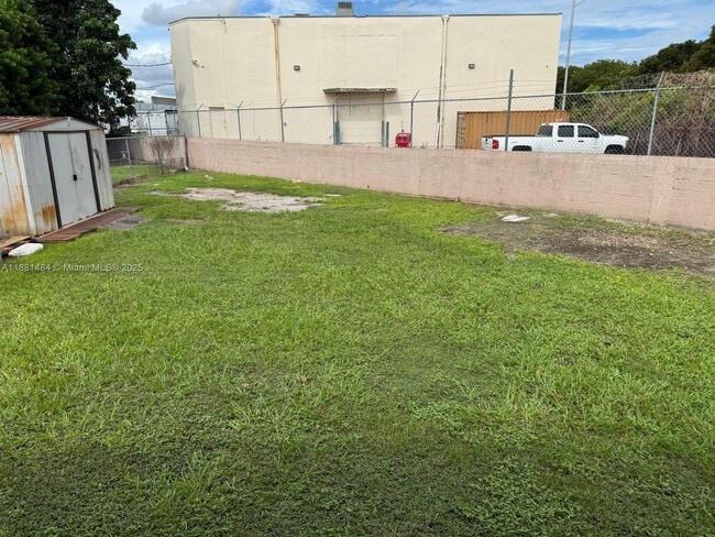 Building Photo - 20923 SW 117th Ave
