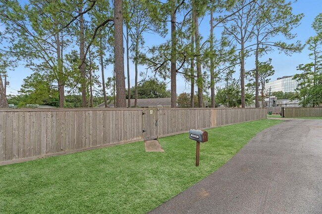 Building Photo - 8219 Wateka Cir