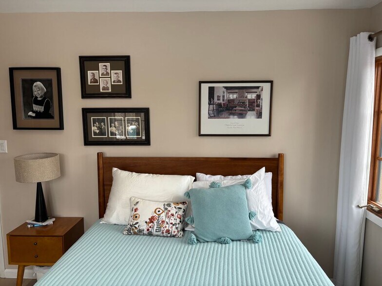 Building Photo - 413 Cam De La Placita