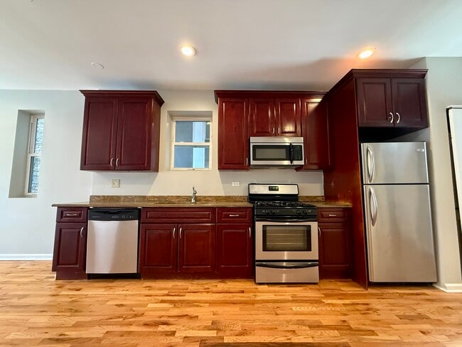 Building Photo - 3219 S Lituanica Ave