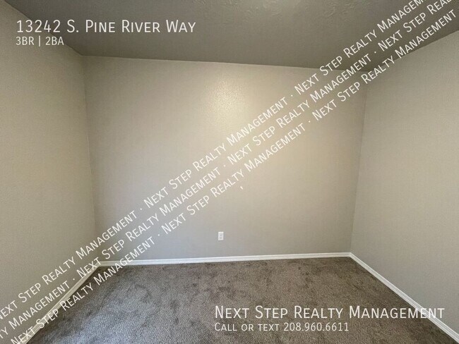 Building Photo - 13242 S Pine River Way