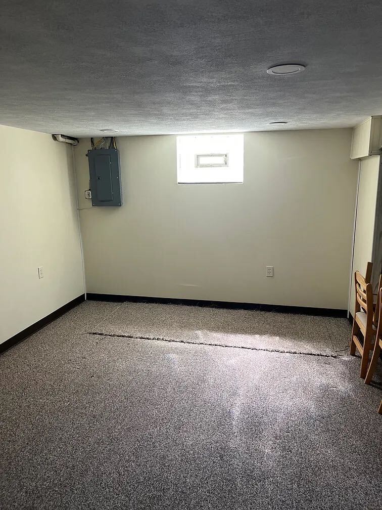 Building Photo - 124 Minooka St