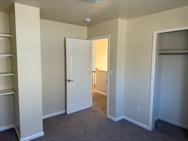 Building Photo - "Spacious 4-Bed, 3-Bath Gem on Franklin Drive – Modern Living in Boulder!"