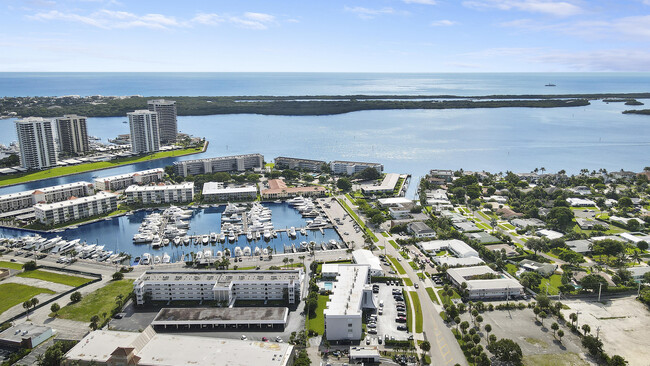 Building Photo - 155 Yacht Club Dr