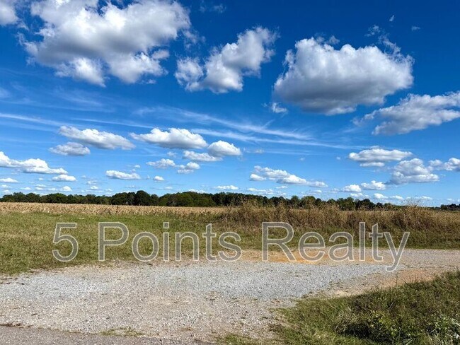 Building Photo - 2121 Bracey Cir