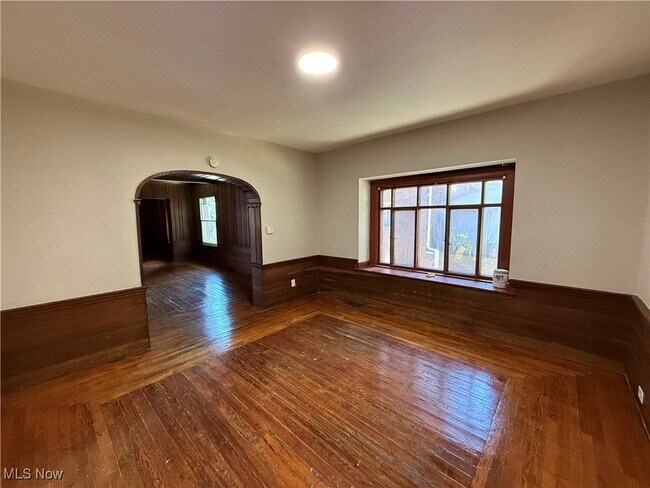 Building Photo - 833 Work Dr