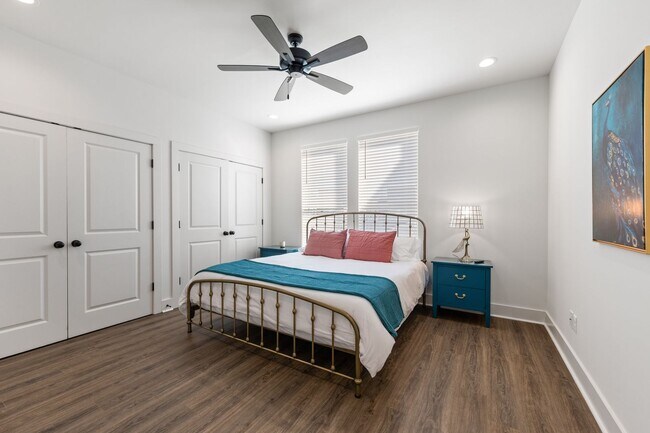 Building Photo - 500 Highland Oaks Ln