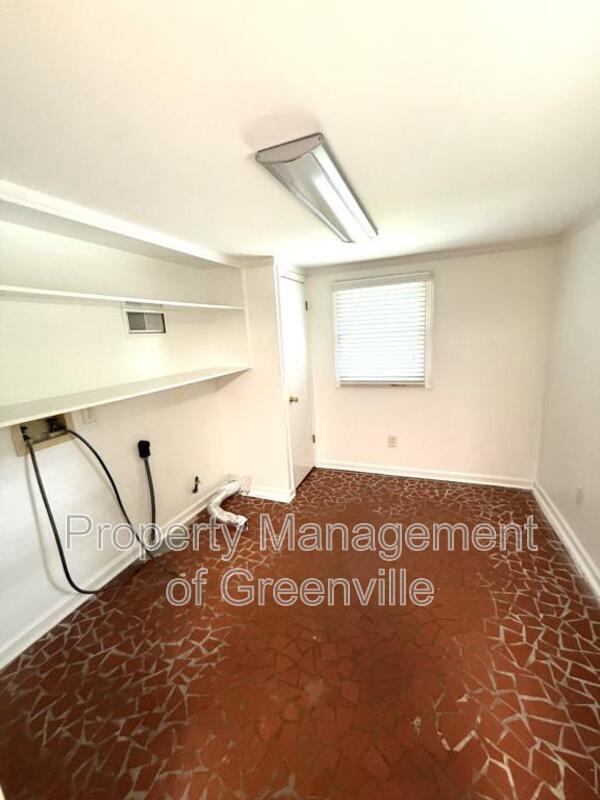 Building Photo - 205 W Lee Rd