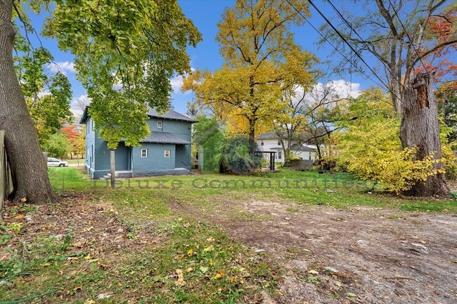 Building Photo - 724-724 Adams St SE