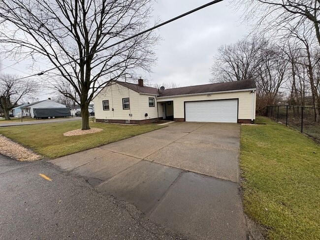 Building Photo - Three bedroom one bathroom home for rent in Perry