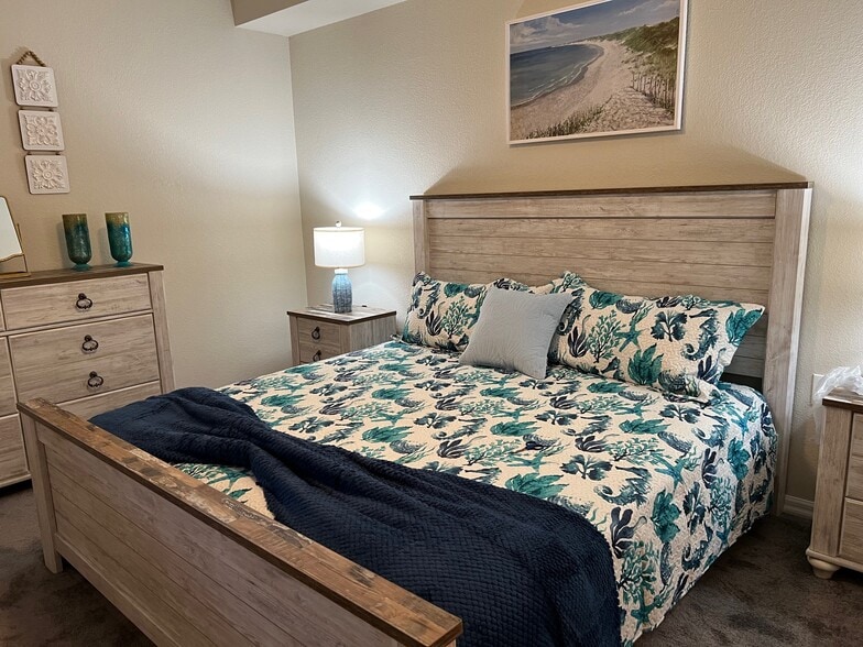 Building Photo - 16635 Lake Circle Dr