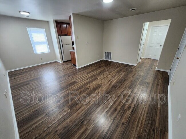 Building Photo - 625 S Austin St