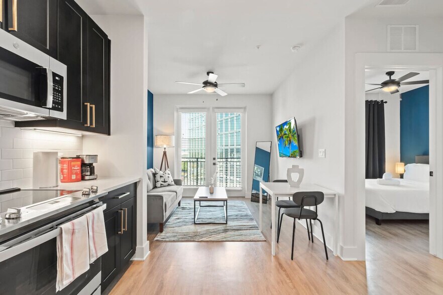 Building Photo - 2317 W Grace St