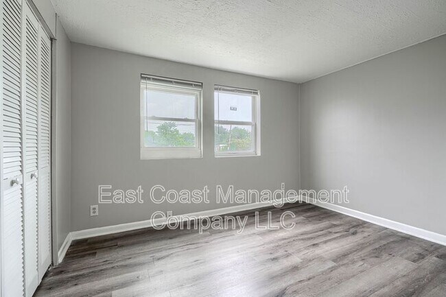 Building Photo - 902 Catawba Ct