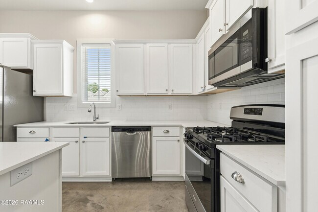 Building Photo - 107 Satsuma Dr