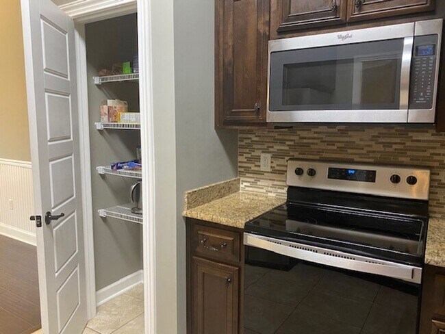 Building Photo - Elegant 4BD/2BA Home in the Charming Laurel Brooke Neighborhood, Valdosta, GA!