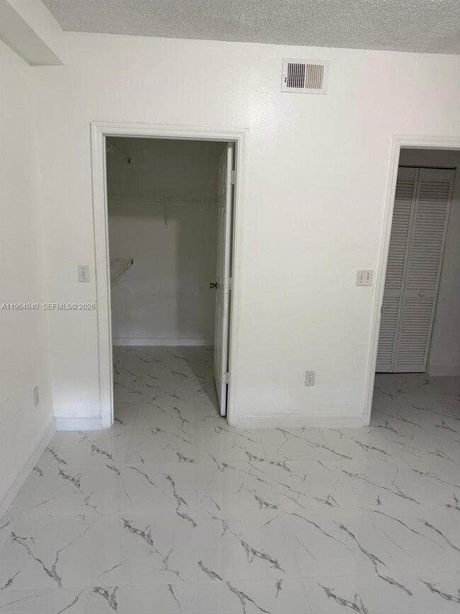 Building Photo - 10354 Fox Trail Rd S