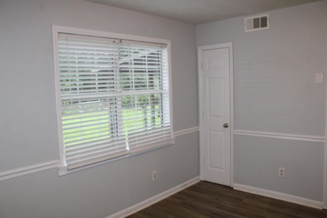 Building Photo - 810 S Willowick Dr