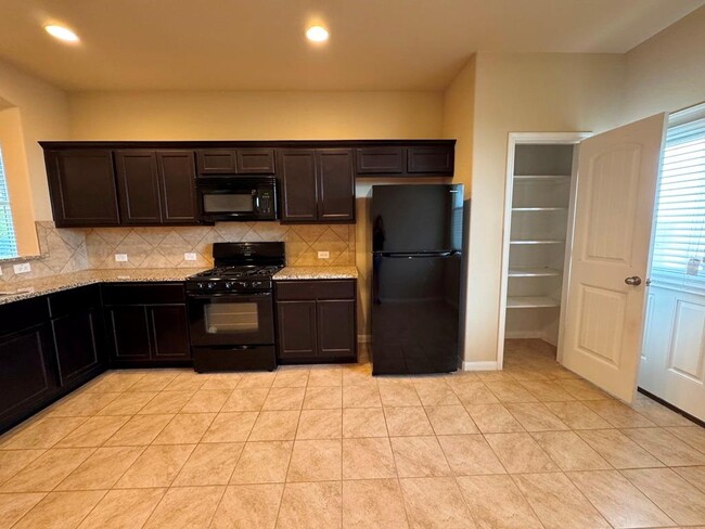 Building Photo - 2880 Donnell Dr