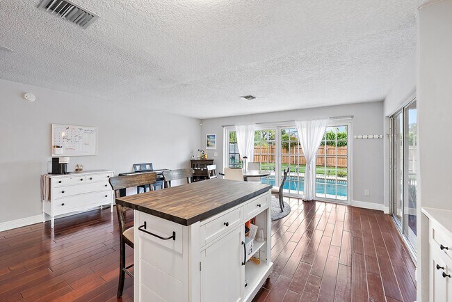 Building Photo - 3931 Flag Dr