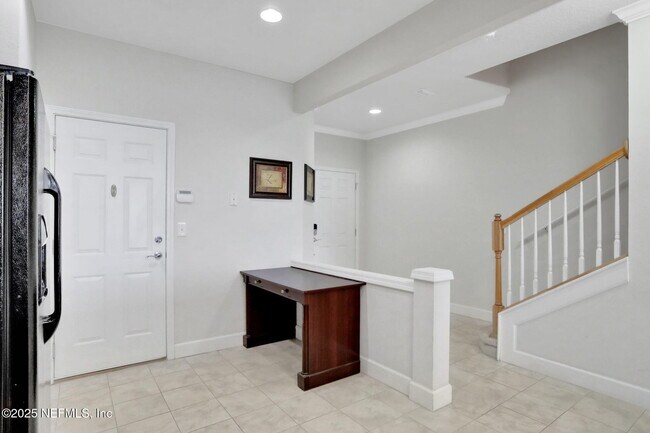 Building Photo - 6846 Roundleaf Dr