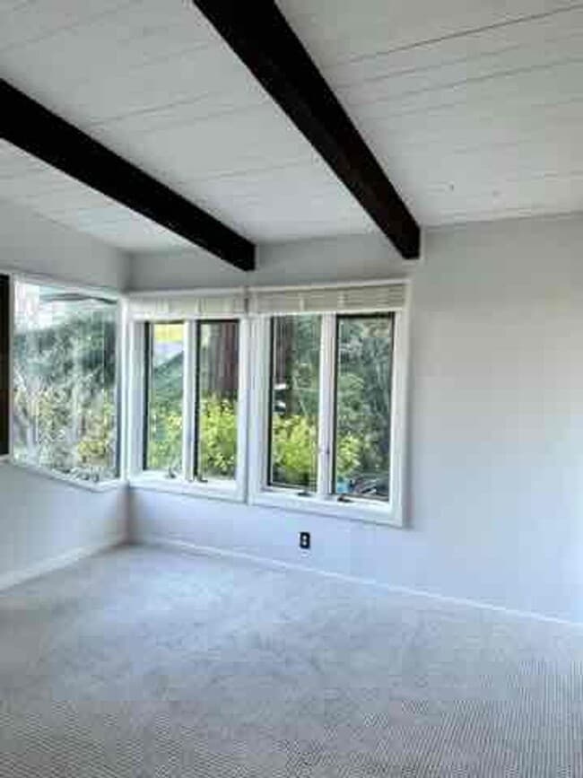 Building Photo - 19 Spring Rd