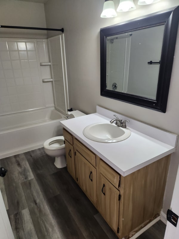 Building Photo - 2200 Harsh Ave SE