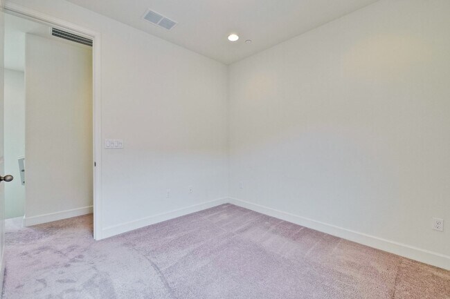 Building Photo - Gorgeous Santa Clara Home with Pool, EV Ho...