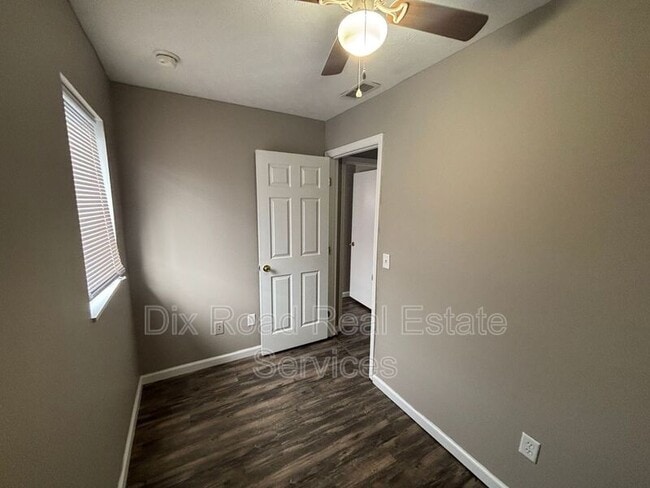 Building Photo - 2112 Lodell Ave