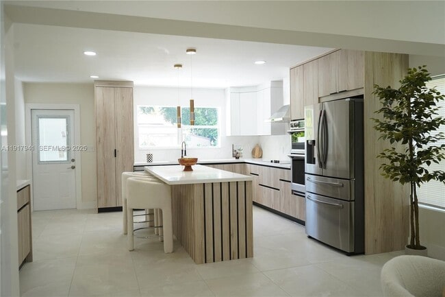 Building Photo - 6236 SW 11th St