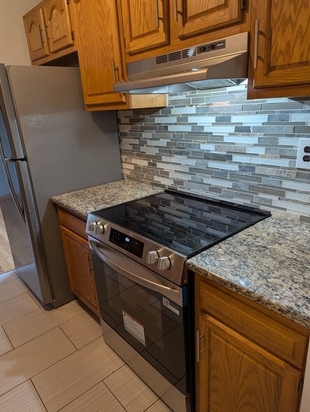 Updated kitchen with stainless appliances - 15A E Daisy Ln