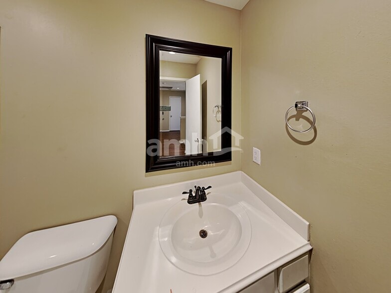 Building Photo - 5446 Aloe Ave