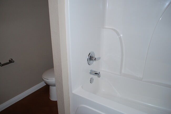 Building Photo - 1512 Dakota Ter