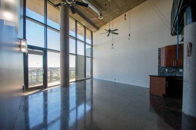 Building Photo - 2 Bed 2 Bath Modern Condo in Uptown Dallas!