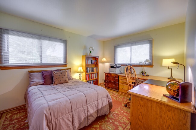 Building Photo - 2820 St James Ln