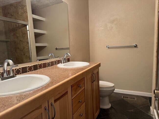 Building Photo - Home in Heritage Hills
