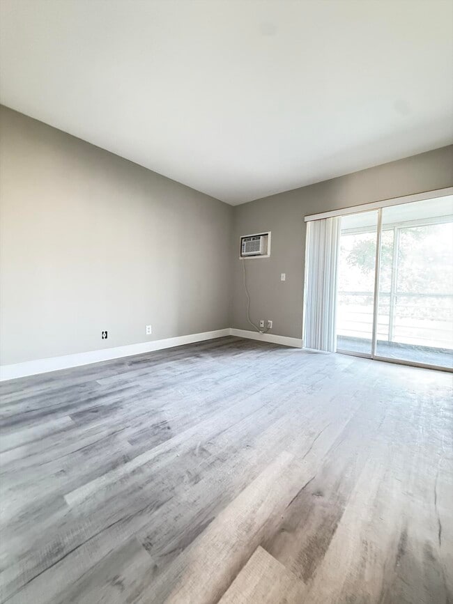 Building Photo - 130 Hastings H