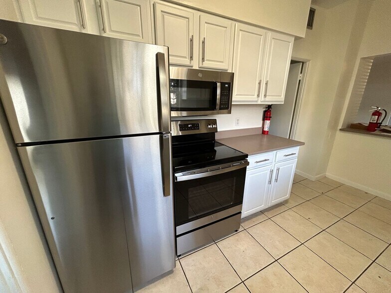 Building Photo - Nice 3 bedroom 2 bathroom House In Apopka