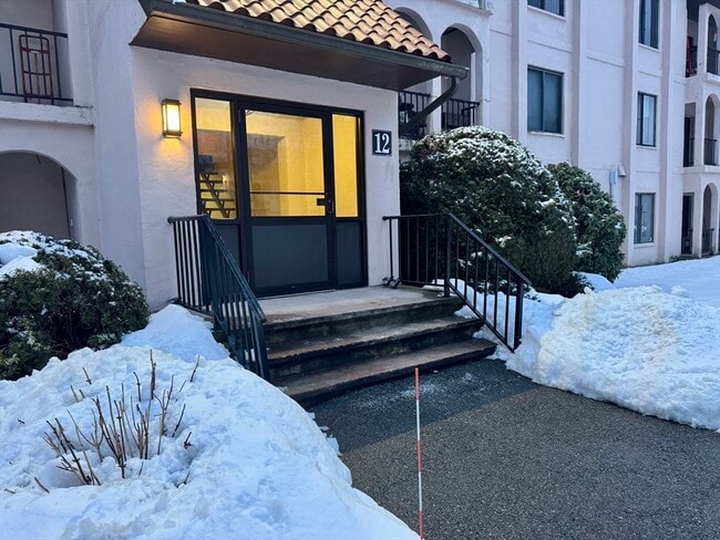 Building Photo - 685 Oak St