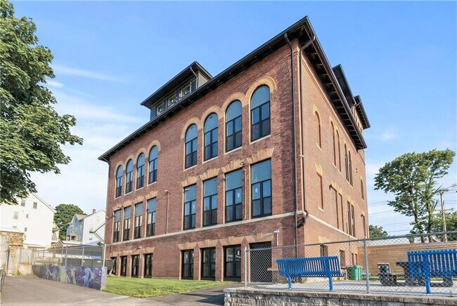 Building Photo - 72 Kendrick Ave