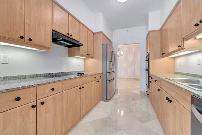 Building Photo - 500 SE Mizner Blvd