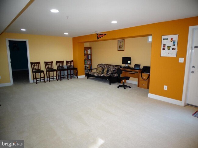 Building Photo - 6453 Swimmer Row Way