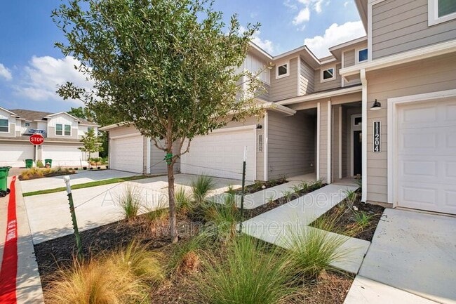 Building Photo - 11202 Gadsen Ln